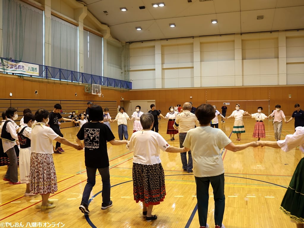 世界の文化に触れる一日「フォークダンス体験講座」八潮で開催｜八潮市