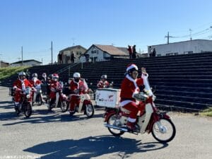 サンタがバイクでやってくる! X’masバイクパレード in やしお 2023