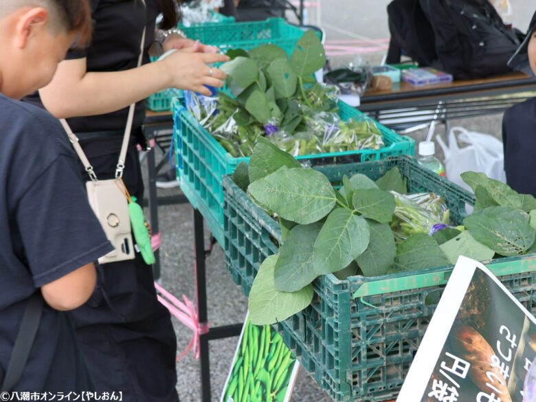 八潮駅前で開催されました！小中学生による「採れたて新鮮野菜販売イベント」