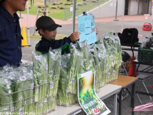 八潮駅前で開催されました！小中学生による「採れたて新鮮野菜販売イベント」