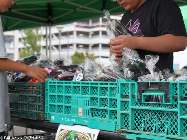 八潮駅前で開催されました！小中学生による「採れたて新鮮野菜販売イベント」