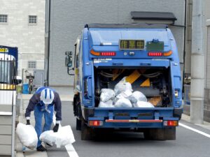 パッカー車によるゴミ収集