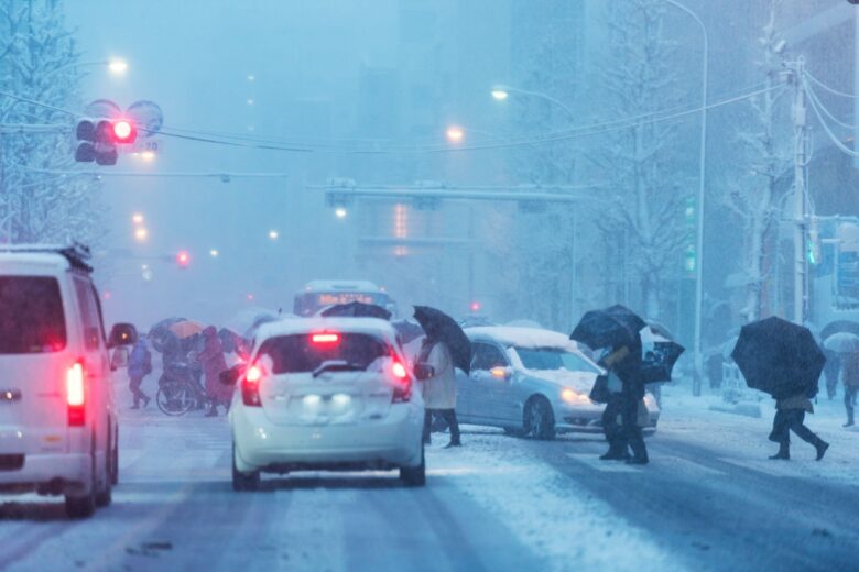 雪　都会　車