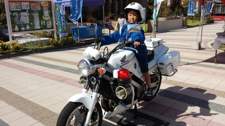 三郷ハウジングステージに働く車が大集合！はしご車やパトカーとの記念撮影＆なりきり撮影会開催