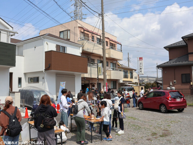 餅つきで祝う3周年！「食事処 秋田や」の温かい感謝イベントに多くの来場者が笑顔