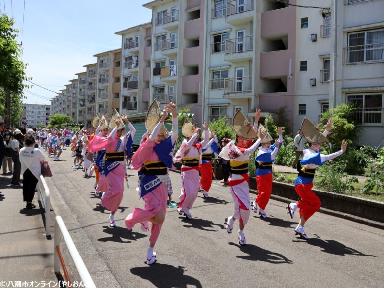 八潮団地に響く春の鼓動――「阿波踊り 春の健康フェスティバル」盛大に開催