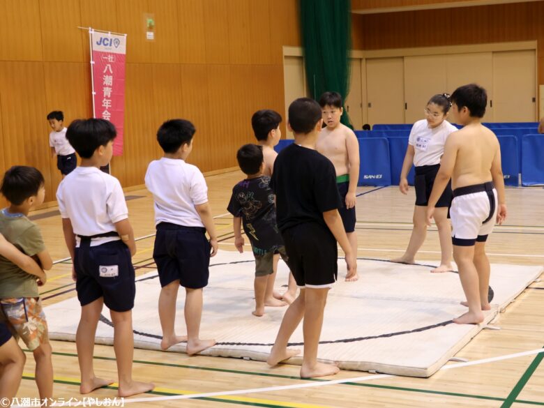 土俵に響く熱い声援！第34回わんぱく相撲大会、エイトアリーナで開催されました