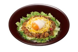 すき家から夏限定「スパイシーキーマカレー丼」登場！具だくさん＆ピリ辛で食欲全開！