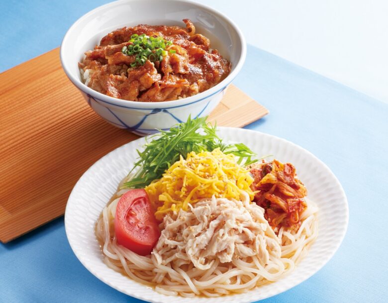 蒸し鶏の盛岡冷麺とコチジャン焼肉丼