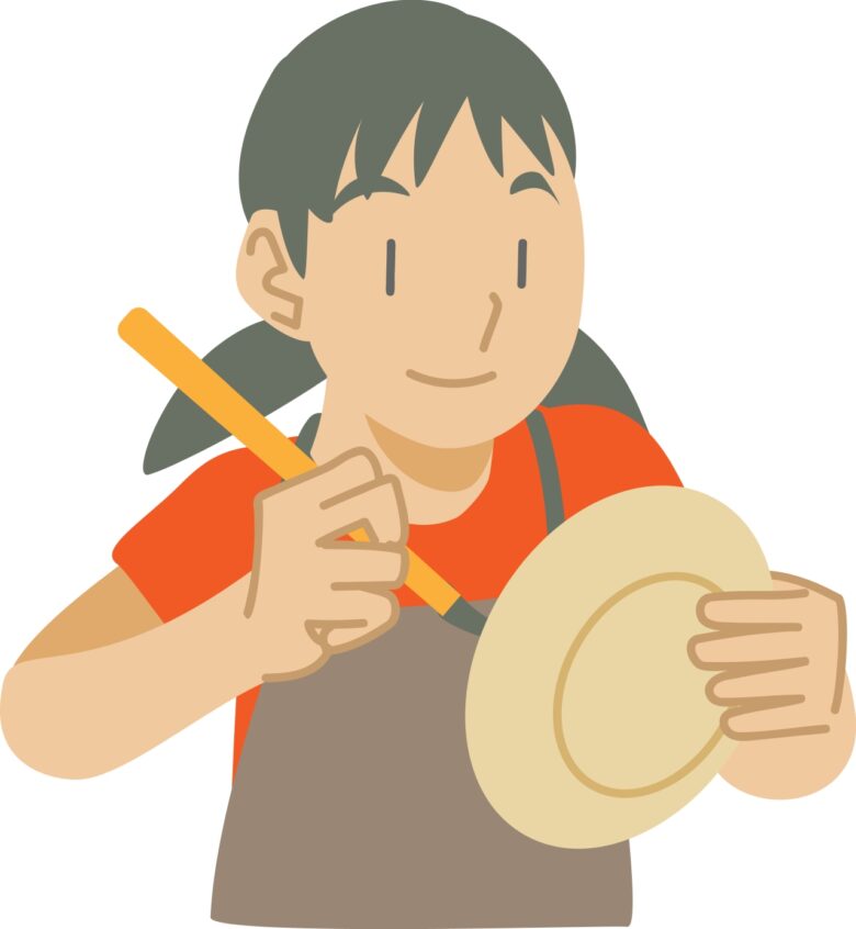 皿に絵付けをする子供