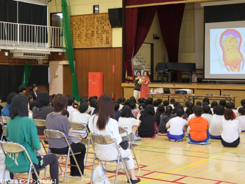 「小さな命にふれて、命の尊さを知る」──八潮市・大曽根小で「いのちの授業」 保護者講義も実施