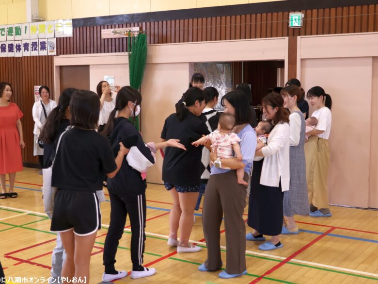 命と向き合う授業、15年の歩み──大曽根小で「いのちの授業」開催 赤ちゃん抱っこ体験も