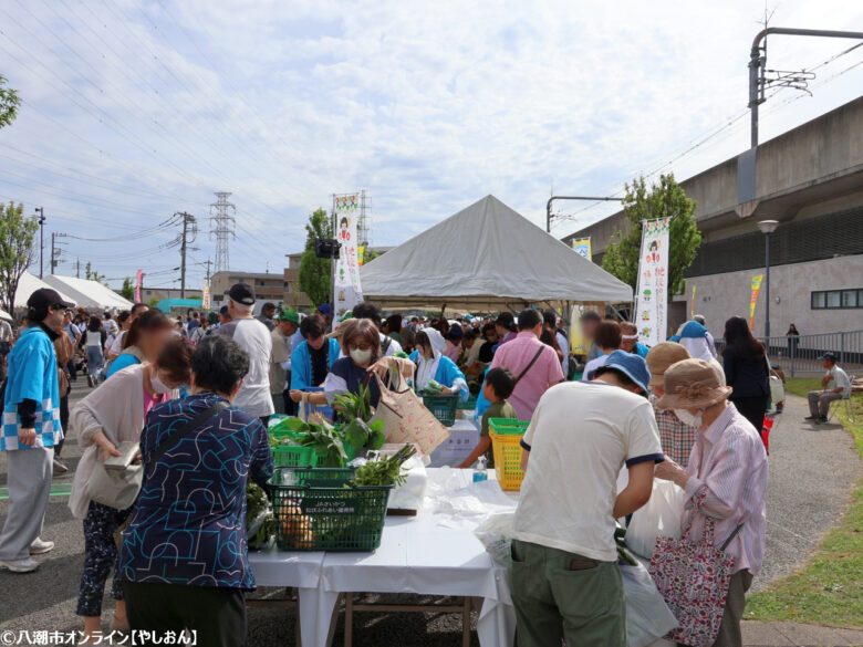 晴天の下、大盛況！やしお枝豆即売会と特産品販売会を開催
