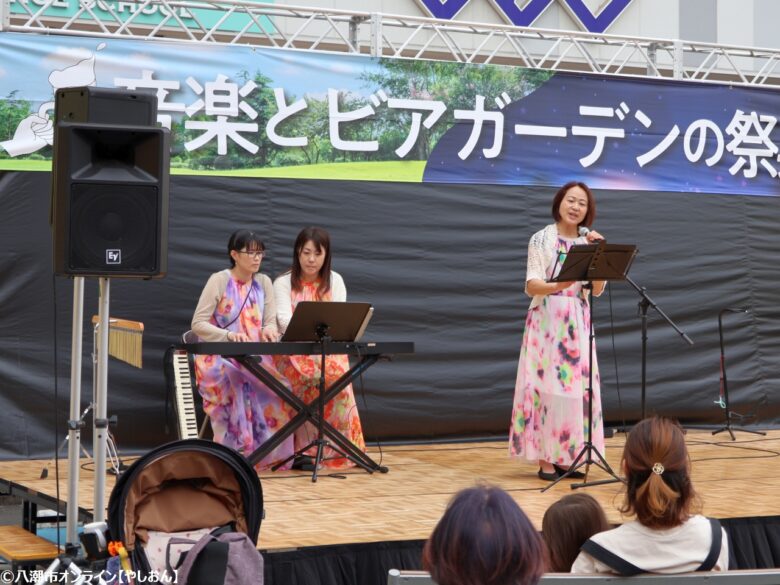 多彩なフード&ドリンクブースとパフォーマンスが集結 大人も子どもも楽しめる週末イベントに初夏の週末に大盛況!フレスポ八潮「音楽とビアガーデンの祭典」が開催されました 2025年5月24日(土)・25日(日)、フレスポ八潮1階平置駐車場にて「音楽とビアガーデンの祭典」が開催されました。地元グルメやクラフトビール、ライブ演奏が一堂に会し、大人から子どもまで幅広い世代が楽しめる週末イベントとなりました。