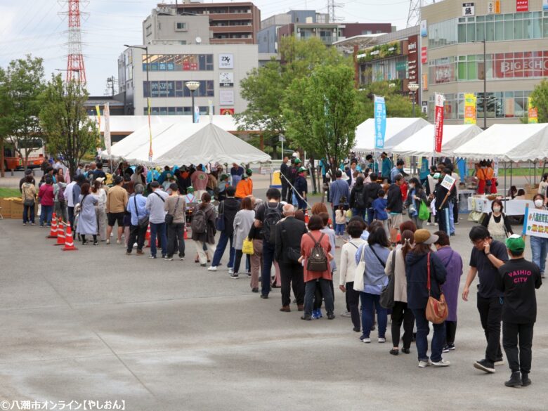 やしお枝豆ヌーヴォー解禁！駅前公園に長蛇の列　第16回やしお枝豆販売会開催