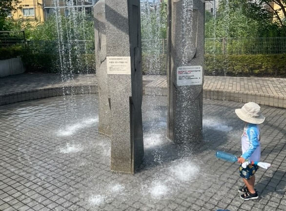 八条親水公園(じゃぶじゃぶ池で水遊び)