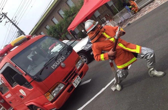【消防車の放水体験イベント開催】憧れの消防士になりきって家族で楽しもう！