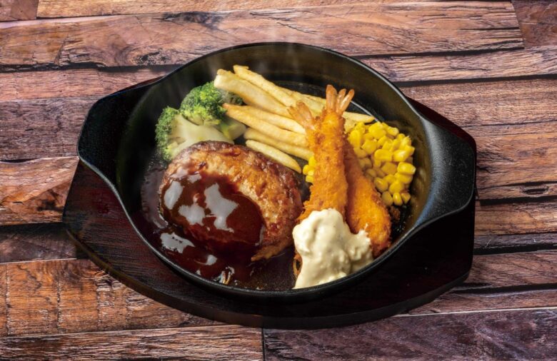 『ハンバーグとエビフライ』ライスつき 1,490円