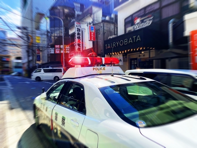 警察　パトカー　事件