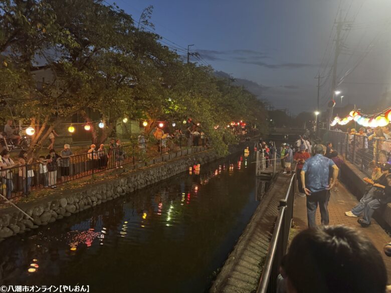 八潮市伊草で初開催「伊草灯籠流しマルシェ」 幻想的な灯りと食・音楽・アートが融合