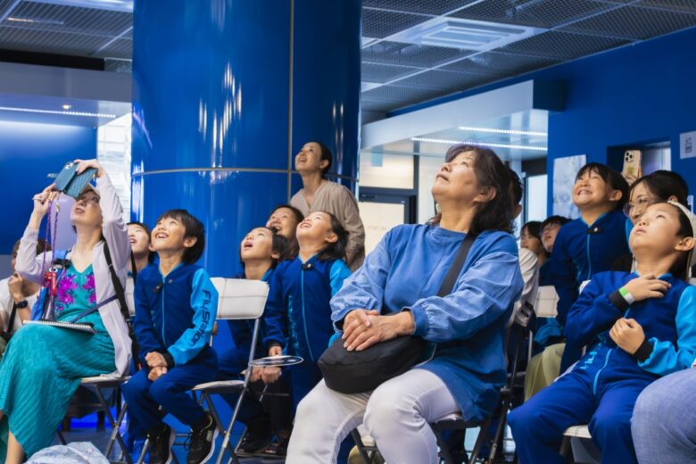 親子40組が参加「空飛ぶサイエンスイベント」開催報告 ― 敬老の日は20％OFFキャンペーンで「人生で一度は飛びたい！」夢の実現をお手伝い（FlyStation Japan／埼玉・越谷）