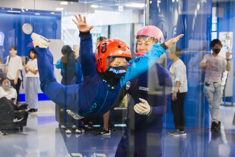親子40組が参加「空飛ぶサイエンスイベント」開催報告 ― 敬老の日は20％OFFキャンペーンで「人生で一度は飛びたい！」夢の実現をお手伝い（FlyStation Japan／埼玉・越谷）