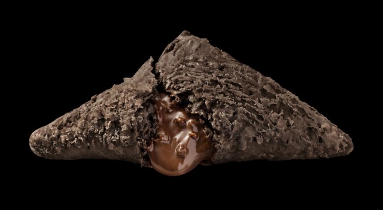 三角チョコパイに“ティラミス”が5年ぶりに復活 11月5日から期間限定販売 マクドナルド