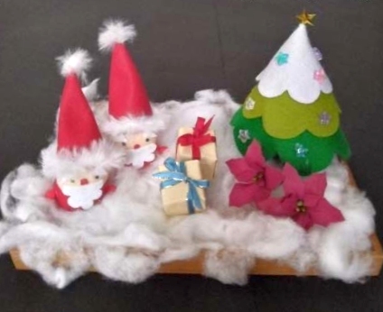 市民が楽しむ手づくりの冬支度　りらーと八幡公民館で「サンタの楽しいミニミニオーナメント」講座開催