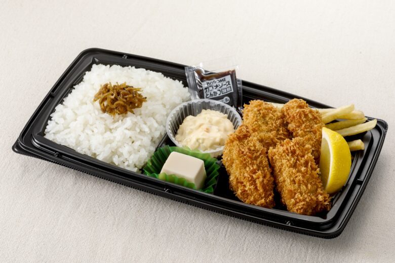 「牡蠣フライ弁当」　(通常価格) 1,132円 (税込)⇒ (特別価格) 916円(税込)