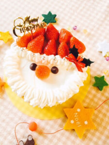 【市内対象】サンタフェイスを手作り！りらーと八幡で「クリスマスケーキ教室」開催