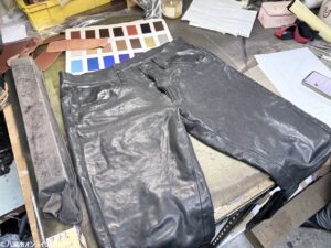 レザーパンツをサイズ直し！草加市「オリジナルレザーウェア アレス」で職人技を体感