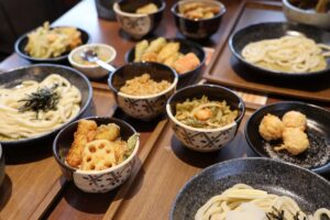 打ちたて太麺と天ぷら食べ放題で楽しむ「武蔵野うどん小麦晴れ 三郷鷹野店」いよいよオープン日決定