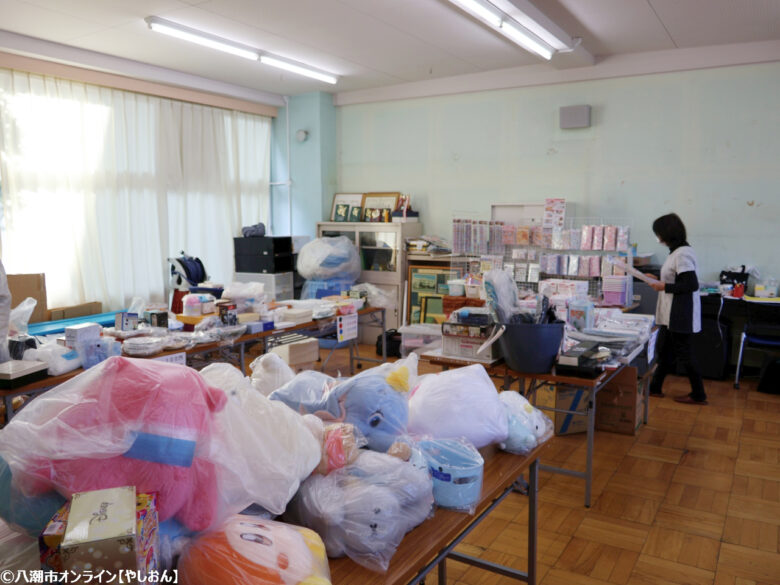 八條小学校園祭がにぎやかに開催 自衛隊音楽隊・高校吹奏楽部の共演やバザーで大盛況