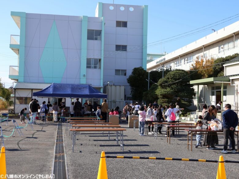 八條小学校園祭がにぎやかに開催 自衛隊音楽隊・高校吹奏楽部の共演やバザーで大盛況