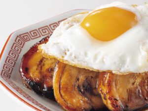 全員優勝のご褒美に！大阪王将「勝者のチャーシューエッグ」12月22日より期間限定発売