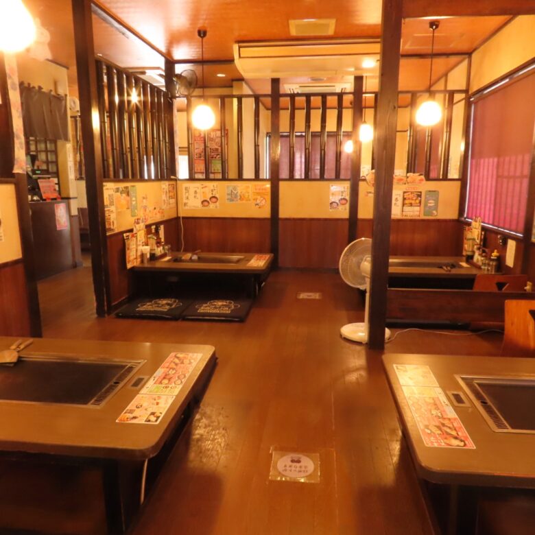 鉄板を囲む笑顔の職場。道とん堀 八潮店でホールスタッフ募集【週2日・1日3時間〜OK】