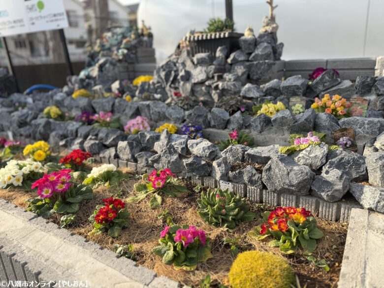 八潮市伊勢野に現れた小さな物語の森　花壇と融合した“ジブリの森”を訪ねて