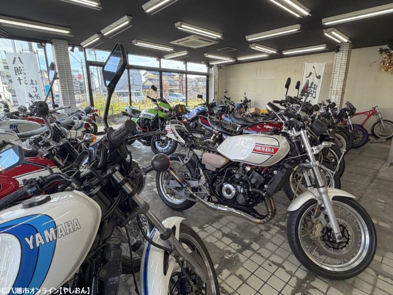 産業道路に掲げられた「八潮汁あります」の謎　名車RZ専門店が生んだ八潮発ギアオイル