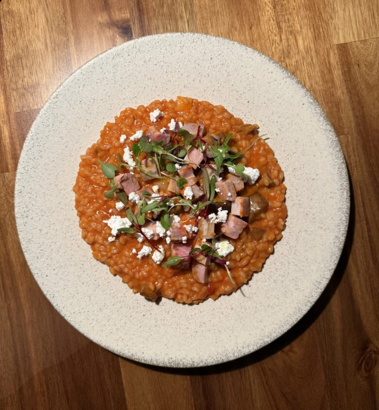 八潮の夜を支えて23年 ダイニングバーアルクールが周年迎え日曜ディナー開始