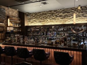 八潮の夜を支えて23年 ダイニングバーアルクールが周年迎え日曜ディナー開始