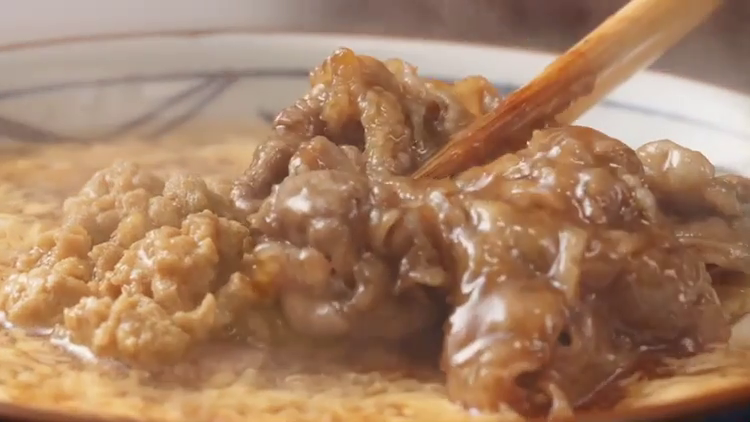 冬の手しごとが染みわたる　丸亀製麺の新作『肉がさね玉子あんかけうどん』登場