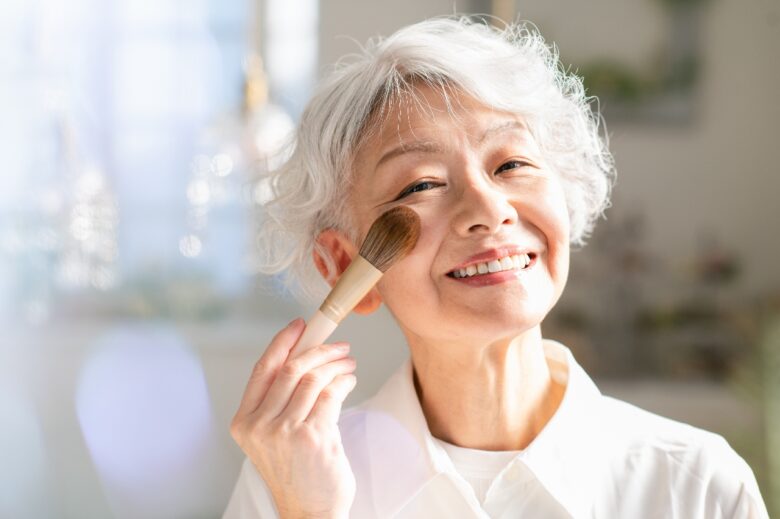 シニア女性　ビューティ