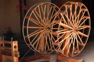 昔の道具にふれて学ぶ、八潮市立資料館で「昔の暮らし体験」講座を開催