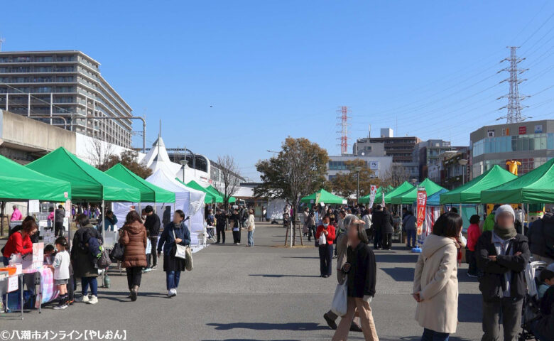 春空の下にぎわう八潮朝市が開催 食と学びが交差する駅前の一日