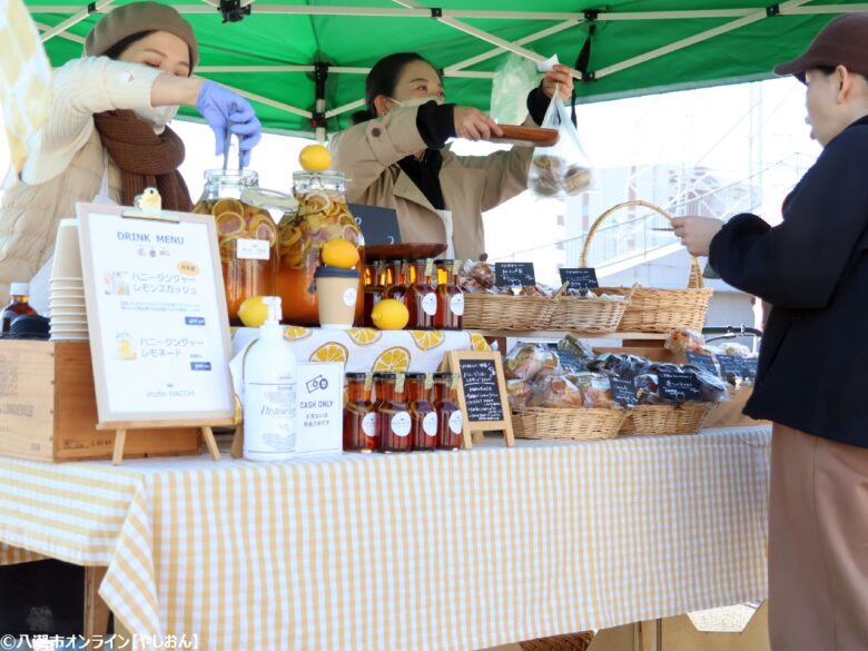 春空の下にぎわう八潮朝市が開催　食と学びが交差する駅前の一日