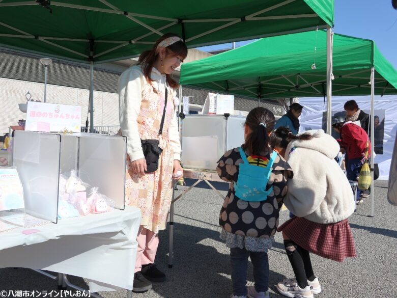 春空の下にぎわう八潮朝市が開催　食と学びが交差する駅前の一日
