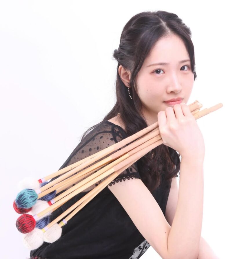 マリンバ奏者の阿部こと菜さん