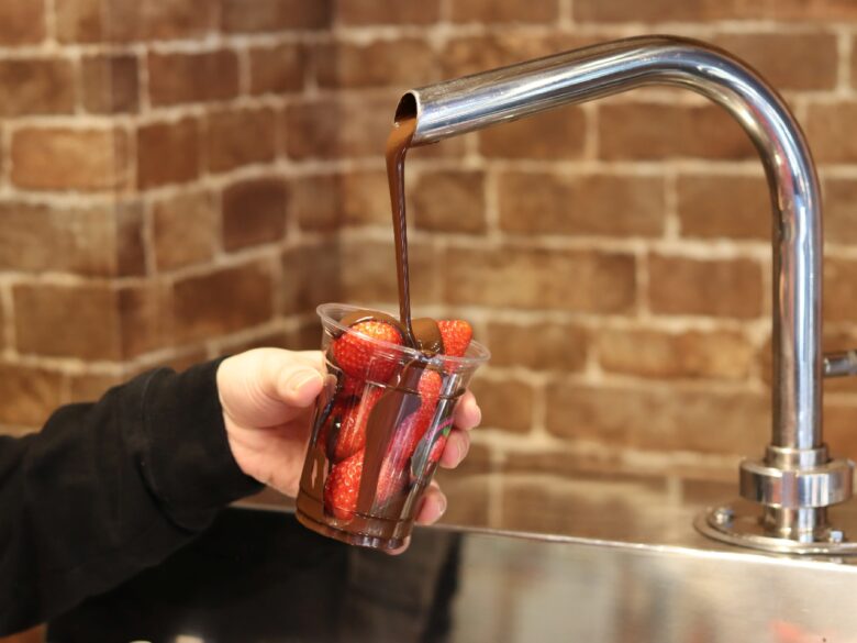 【越谷レイクタウン】最高級苺×口どけチョコの贅沢体験　ストロベリーチョコ専門店がバレンタイン限定登場