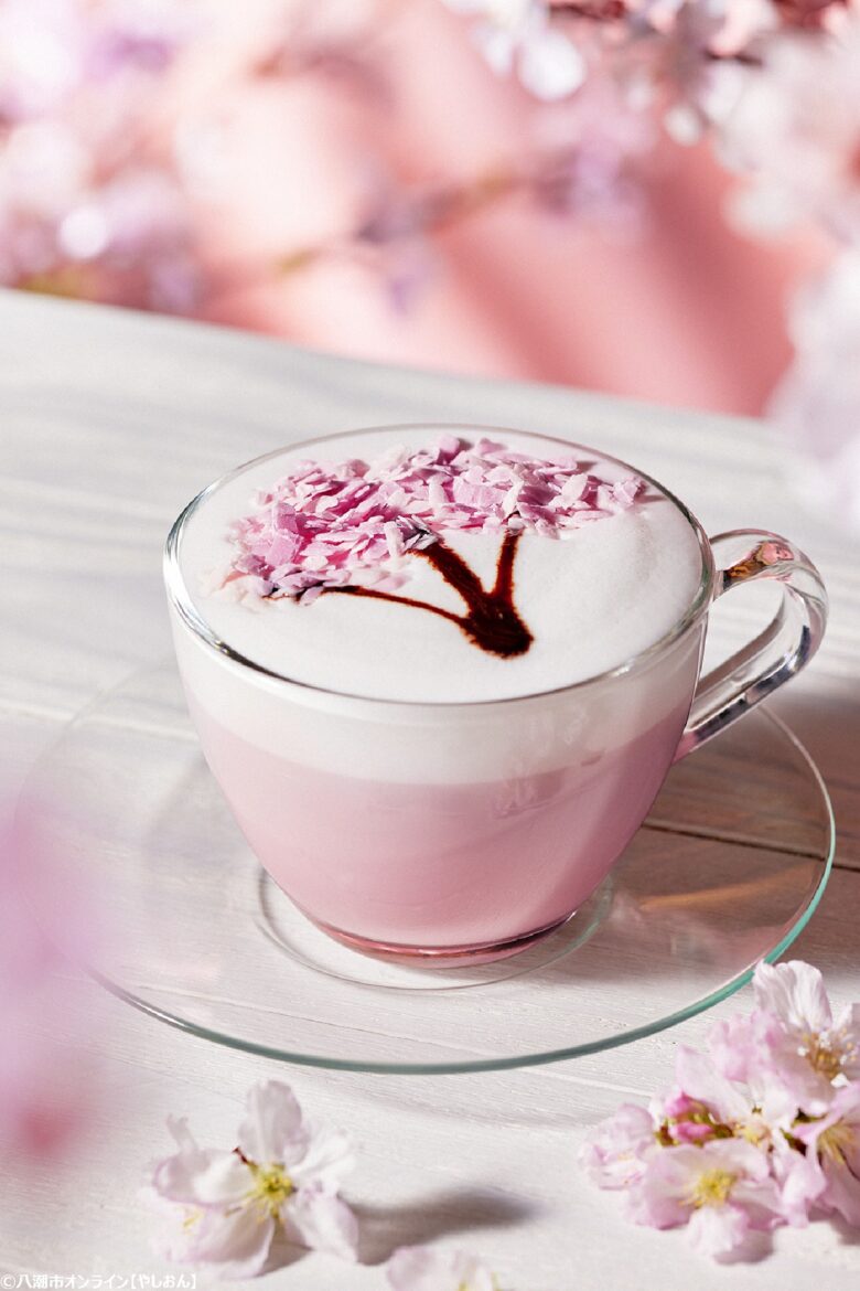 白桃の甘み広がる『桜 咲くよ 白桃 フラペチーノ®』