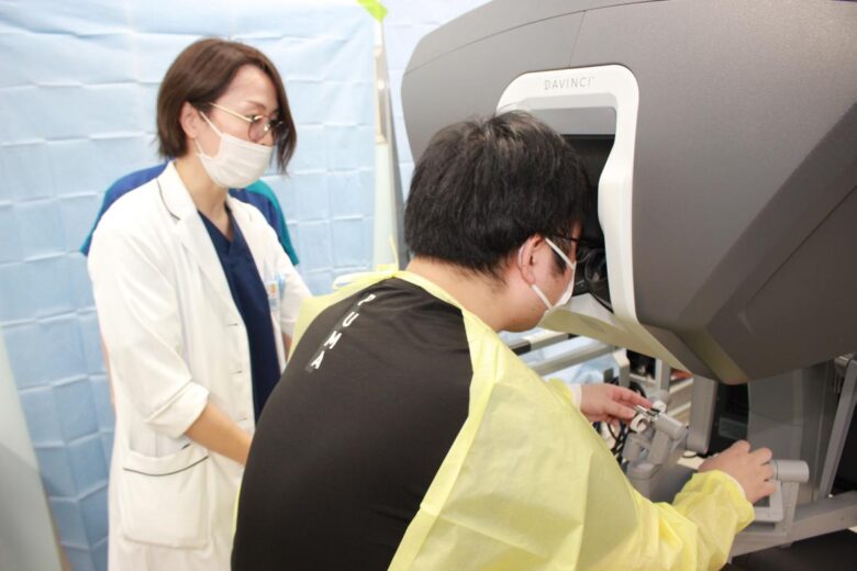 八潮中央総合病院で「ダビンチ」体験会レポート　最先端ロボット手術を地域に公開